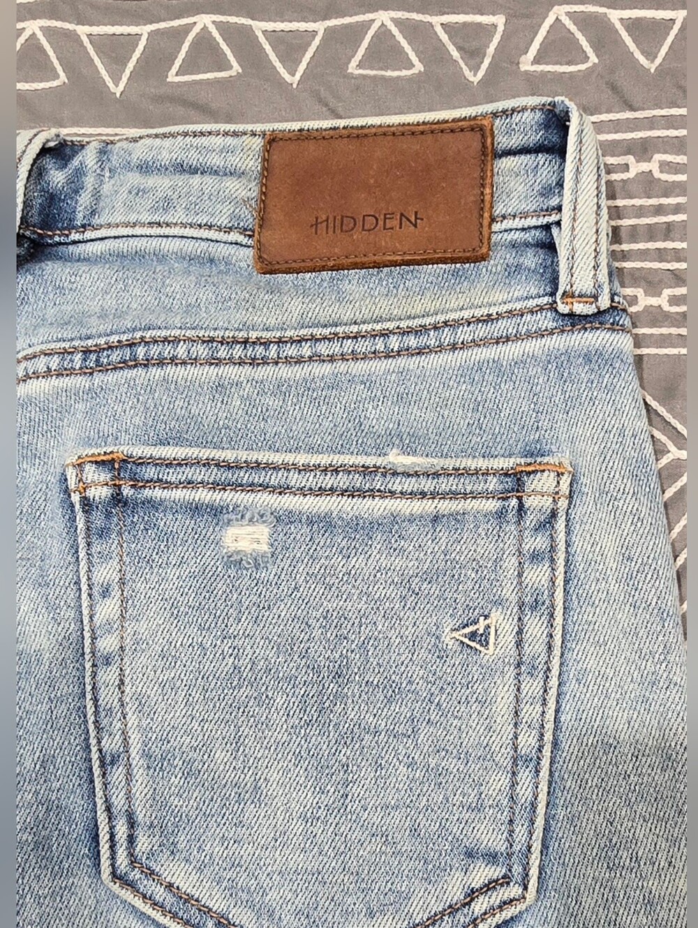 Hidden High Waisted Distressed Mom Jeans Size 25 - Picture 5 of 9